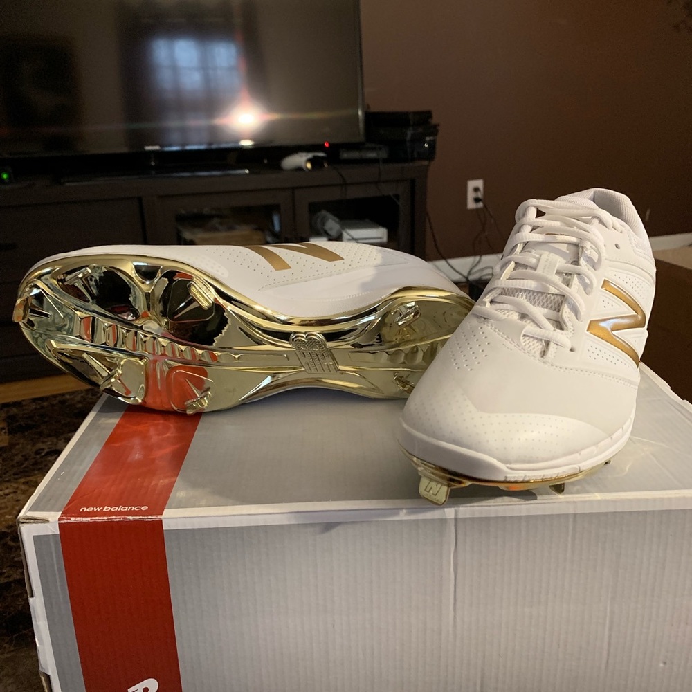 New Balnce Womens Softball Fastpitch Cleats